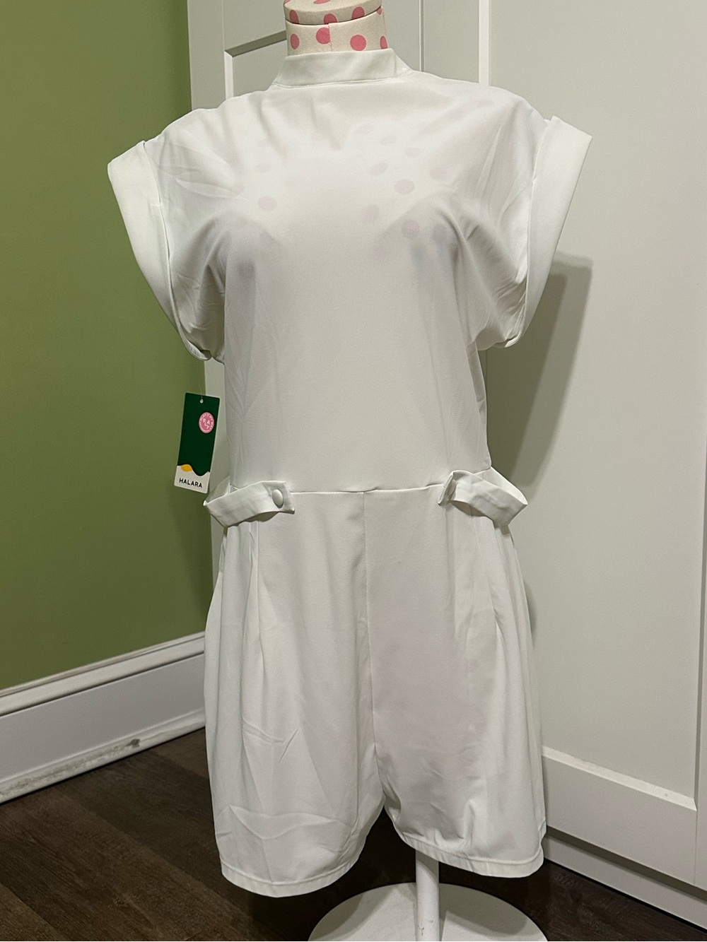 🆕 Halara White short sleeve romper ✨NWT✨ sz. Large